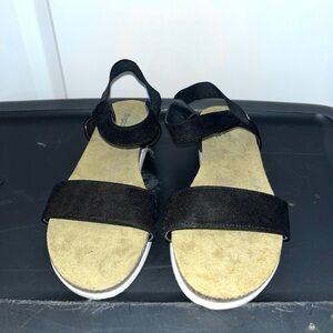 Girl’s Sophie17 Black Strappy Sandals Size: 4Y